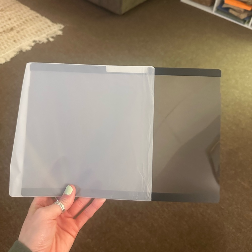 Privacy Screen Protector - Picture 2 of 11